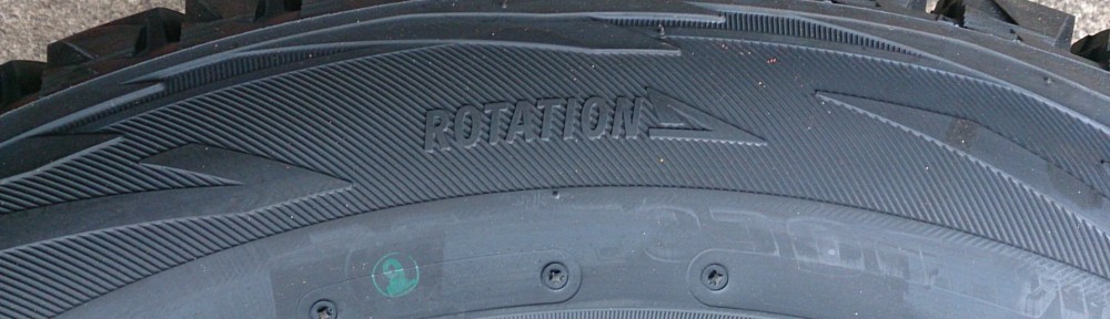 タイヤのお話 方向性パターンとローテーションについて タイヤサービス中原