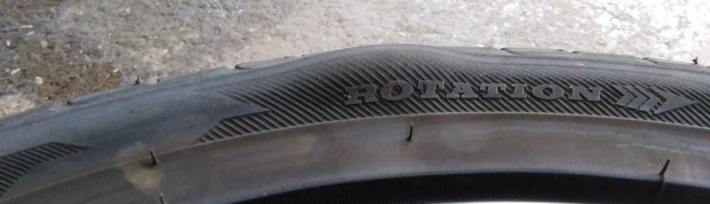 タイヤ側面のこぶは大変危険です もしも見つけた場合は早めの対処が必要です タイヤサービス中原